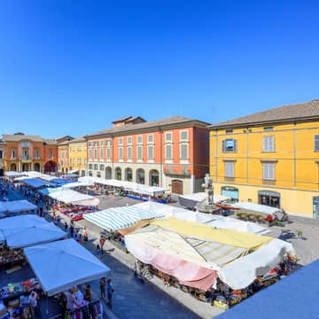 Affaccio Piazza Prampolini Mercato