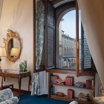 120   Honeymoon Suite Vista Piazza